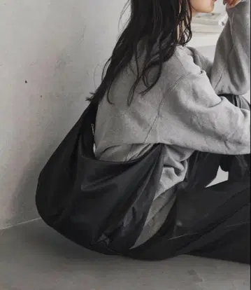 russet 라운드 빅 숄더백