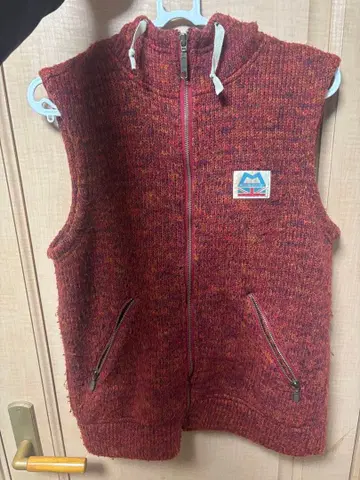 Mountain Equipment 후드 부착 베스트