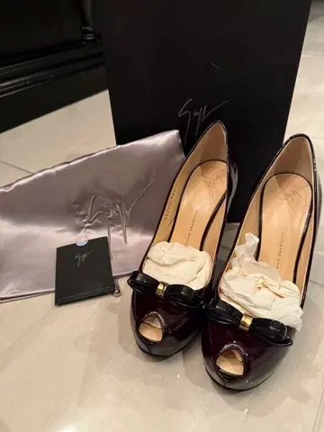 쥬세페 자노티 버건디 오픈토 하이힐