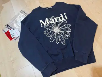 Mardi 플라워 프린트 맨투맨