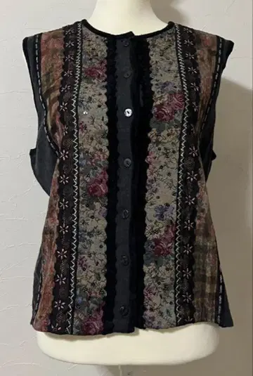 페어리 그런지 클래시컬 꽃무늬 자수 스트라이프 슬리브리스 베스트