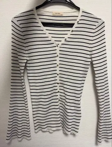 [ DES PRES ] 스트라이프 V넥 가디건