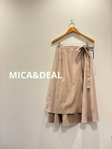 새상품 MICA&DEAL 페이크 스웨이드 플레어 스커트 베이지 38