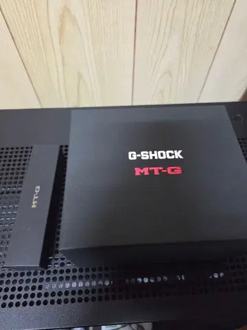 G-SHOCK MTG-b2000YBD-2ajf 흠집 있음 수지 벨트 포함