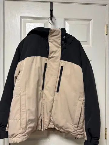 JEANASIS 후드 부착 다운 자켓 블랙/베이지