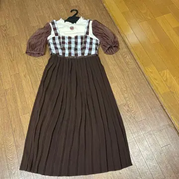 마음이 보이는 프티 하이 상의, 말을 걸고 싶은 오버롤 스커트 세트