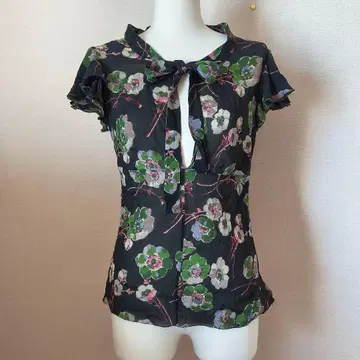 D&G 꽃무늬 프릴 소매 블라우스 반팔 블랙 보타이