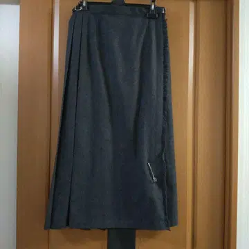 O'NEIL 랩 스커트 M 사이즈