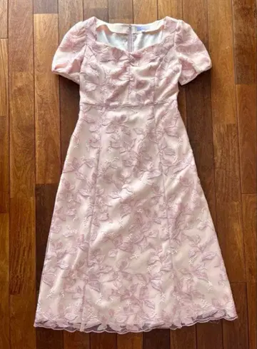 새상품급 TOCCA 꽃무늬 자수 핑크 반팔 원피스