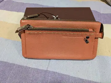 펠레보르사 핑크 가죽 장지갑