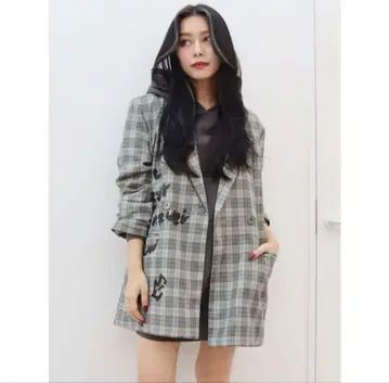 그레이 체크 무늬 테일러드 자켓