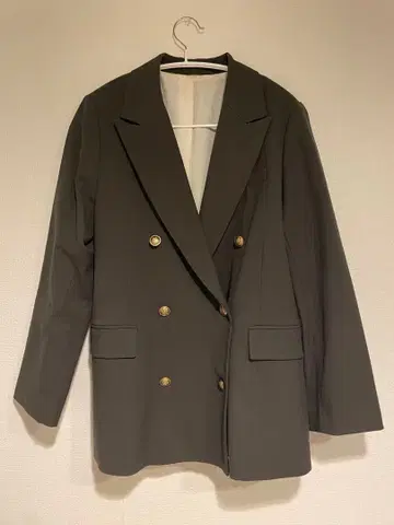 [ Mila Owen ] 금장 버튼 2 사이즈 더블 블레이저 자켓