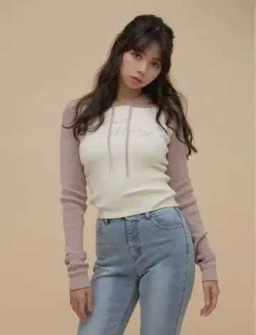 Andmary Letter mary 로고 탑스