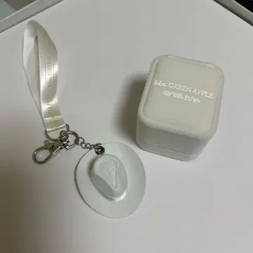 Mrs. GREEN APPLE 화이트 라운지