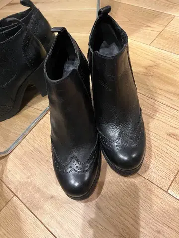 KISCO 블랙 가죽 사이드 고어 부츠