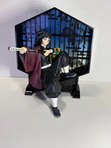 귀멸의 칼날 토미오카 기유 피규어