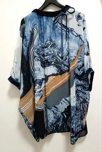 시착 정도 레오나르 2023년 오버 사이즈 블라우스 38 프리 사이즈