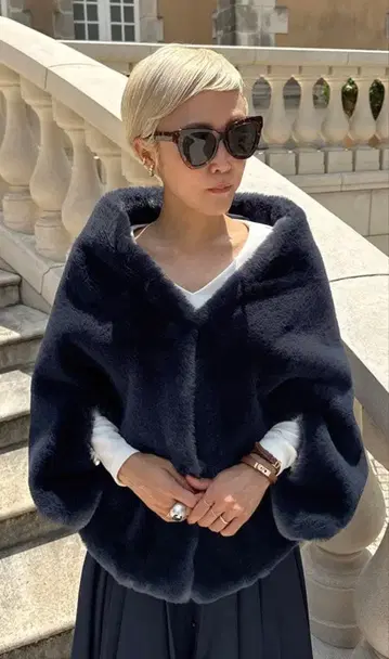 JENNE 제뉴 네이비 퍼 케이프