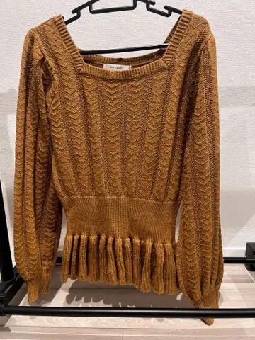 마우지 리브 머스타드색 긴팔 스웨터