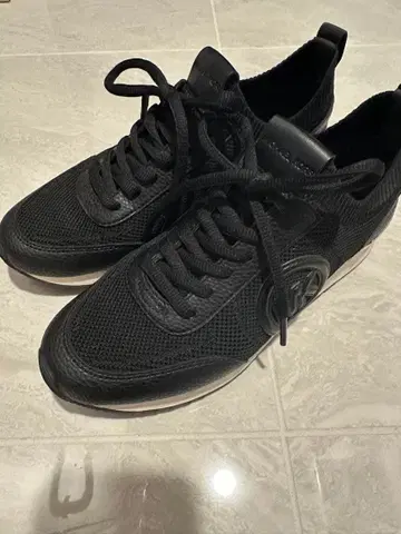 마이클코어스 스니커즈 블랙 23.5cm