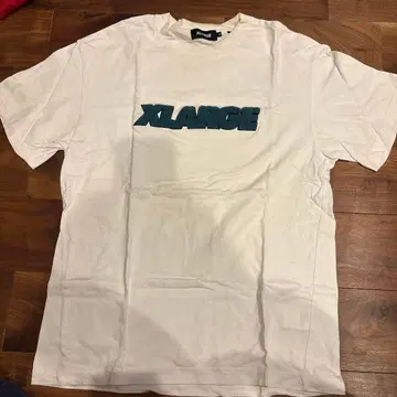 XLARGE 자수 로고 화이트 T셔츠