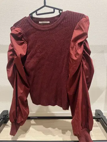 버건디 퍼프 슬리브 니트