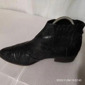 레트로 숏부츠 단종품 23.5 사이즈 모드에 자코모