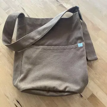 브라운 캔버스 숄더백