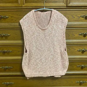 comm.arch. 슬리브리스 니트 베스트