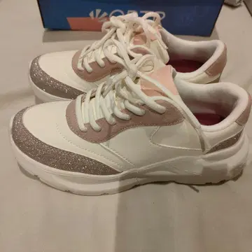 반짝이는 글리터 핑크 스니커즈 22cm 미사용 새상품