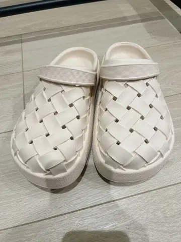 화이트 뜨개질 클로그 샌들