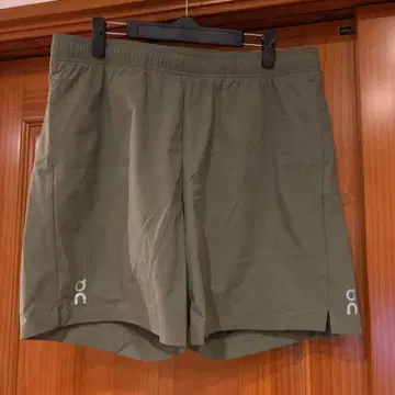 On 7' 코어 쇼츠 L 사이즈 올리브