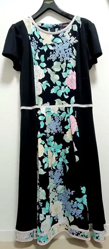 컨디션 최상 레오나르 칸칸 소재 무릎 기장 원피스 40