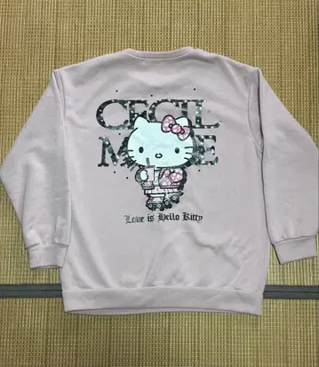 세실 맥비 x 키티 긴팔 속기모 트레이닝복