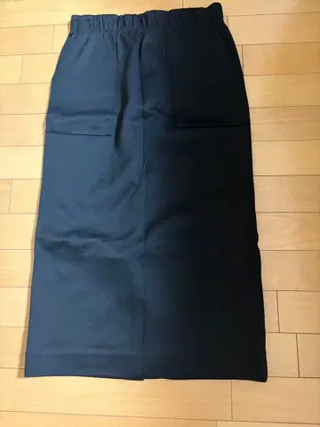 어도어 블랙스커트