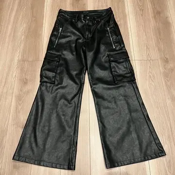 last nest 가죽 배기 팬츠 nubian breath badhop