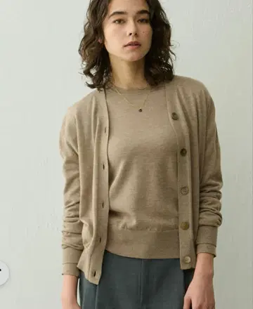 Whim Gazette 베이지 V넥 가디건