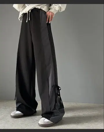 스트라이프 디자인 블랙 와이드 팬츠