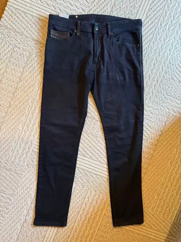 블랙 슬림핏 데님 팬츠