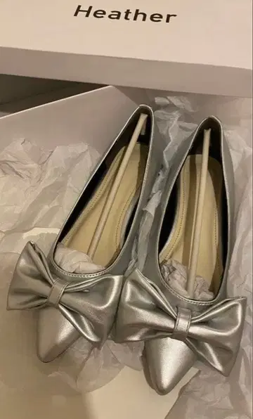 리본 플랫 펌프스 실버