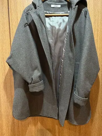 그레이 후드 부착 울 코트