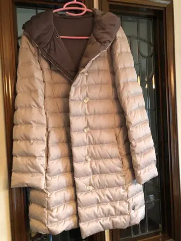 베이지 후드 부착 리버서블 롱 다운 자켓