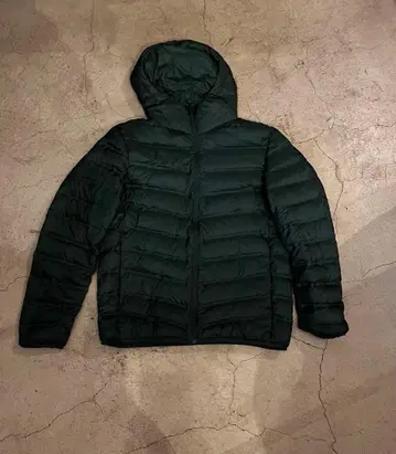 유니클로 울트라 라이트 다운 사이즈 M