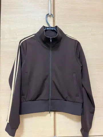 브라운 집업 저리