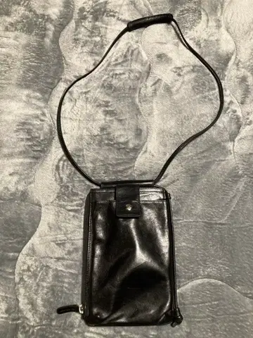 남성용 블랙 숄더백