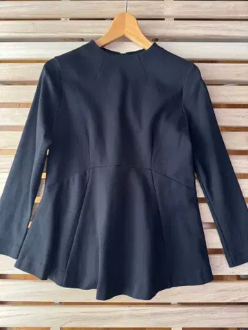 더 신존 신존 깔끔한 페플럼 상의