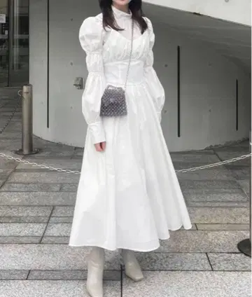 rienda 뷔스티에 디테일 개더 플레어 원피스