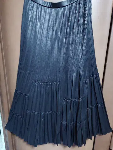 레라릭 플리츠 롱 플레어 스커트 블랙