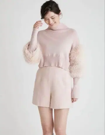 퍼 달린 터틀넥 니트