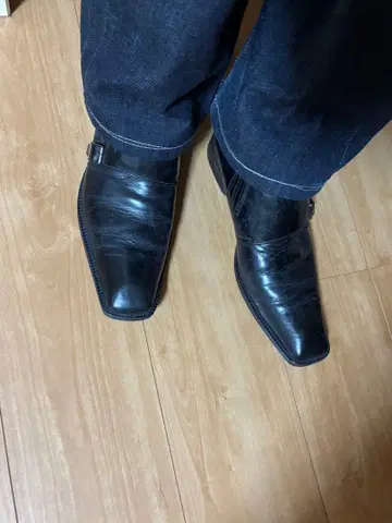 블랙 가죽 부츠 백 스트랩 포함